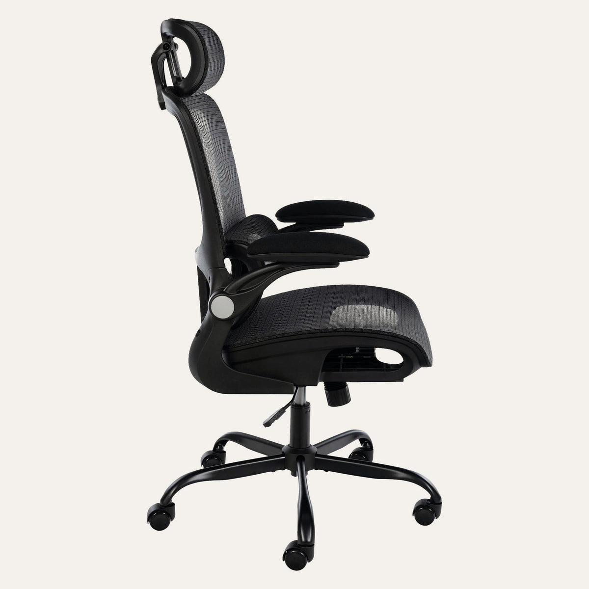 Vue de profil de la chaise ergonomique Elvo Essentiel, avec dossier haut en maille et appui-tête réglable